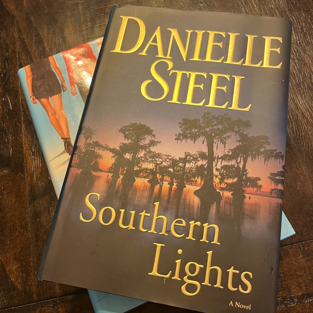 Danielle Steel 'Southern Lights' and ‘Sisters’ Novels